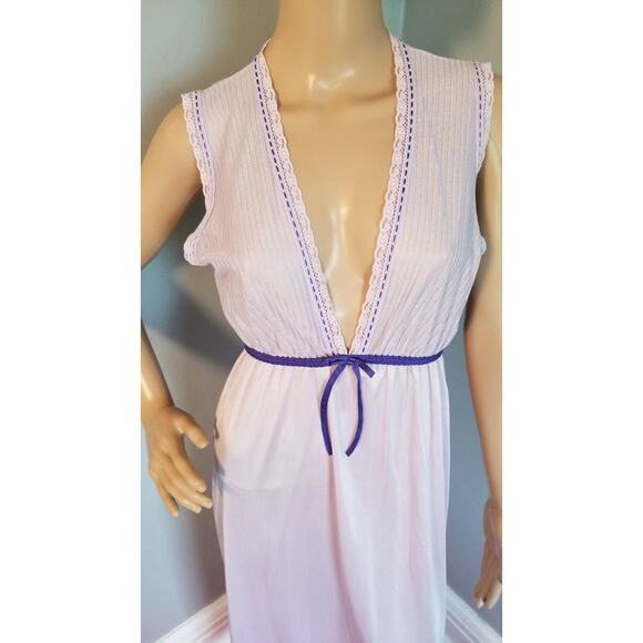 70s Vintage Glencraft Lavender Column Gown with a V-neck....down to there - M - Picture 2 of 7